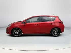 Toyota Auris (2015) thumbnail 2