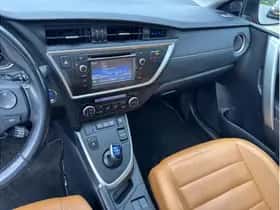 Toyota Auris (2015) thumbnail 16