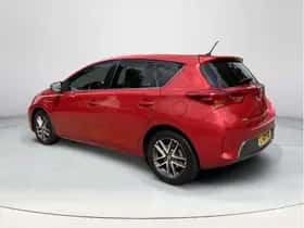 Toyota Auris (2015) thumbnail 3