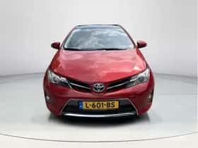 Toyota Auris (2015) thumbnail 8