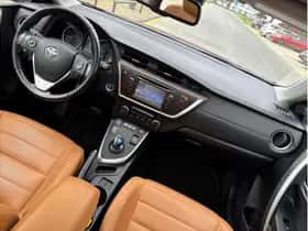 Toyota Auris (2015) thumbnail 9