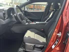 Toyota C-HR (2025) thumbnail 10