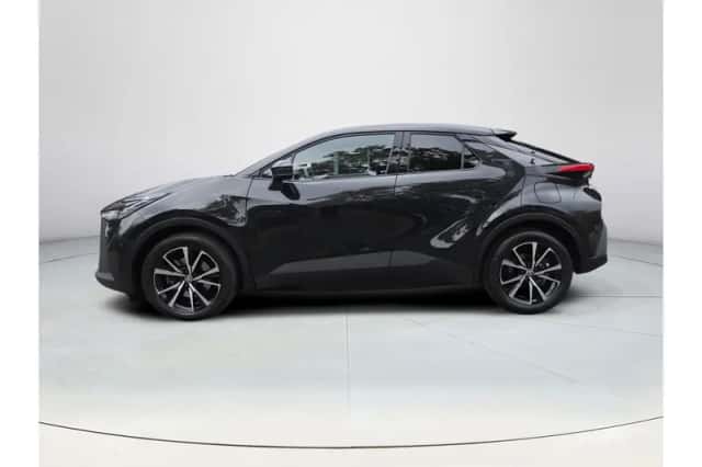 Toyota C-HR (2025) thumbnail 2
