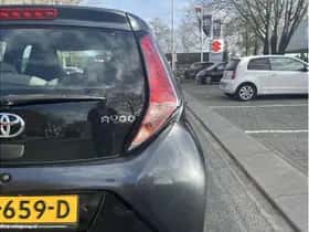 Toyota Aygo (2017) thumbnail 11