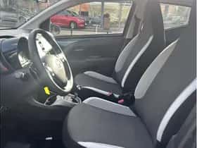 Toyota Aygo (2017) thumbnail 12