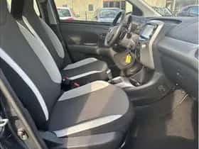 Toyota Aygo (2017) thumbnail 16