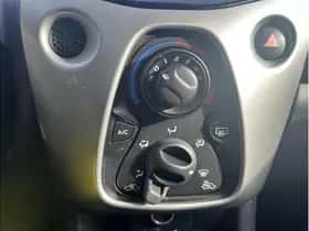 Toyota Aygo (2017) thumbnail 28