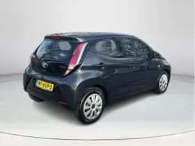 Toyota Aygo (2017) thumbnail 5
