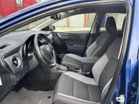 Toyota Auris (2017) thumbnail 12