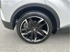 Toyota C-HR (2022) thumbnail 10