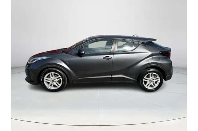 Toyota C-HR (2023) thumbnail 2
