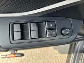 Toyota C-HR (2023) thumbnail 19