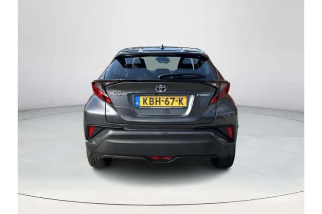 Toyota C-HR (2023) thumbnail 4