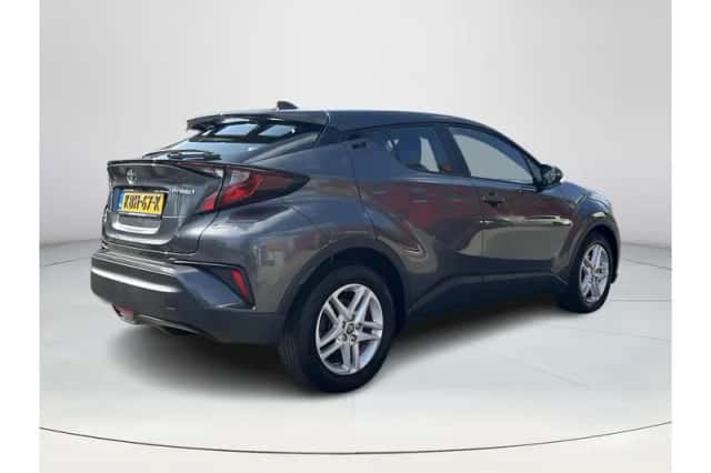 Toyota C-HR (2023) thumbnail 5
