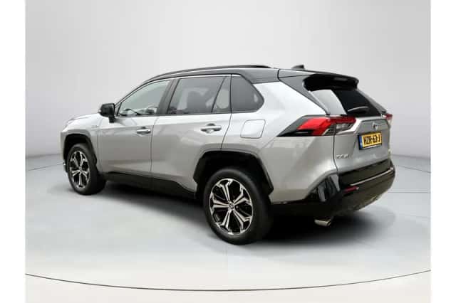 Toyota RAV4 (2022) thumbnail 3
