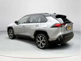 Toyota RAV4 (2022) thumbnail 3
