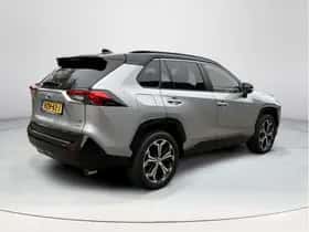 Toyota RAV4 (2022) thumbnail 5