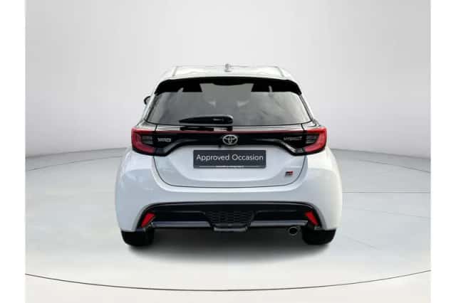 Toyota Yaris (2024) thumbnail 4