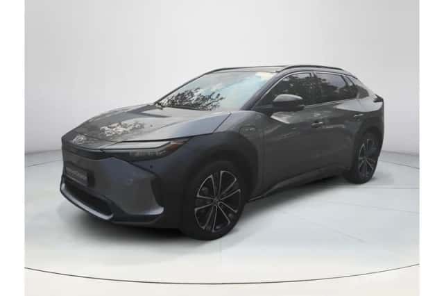 Toyota bZ4X (2023) thumbnail 1