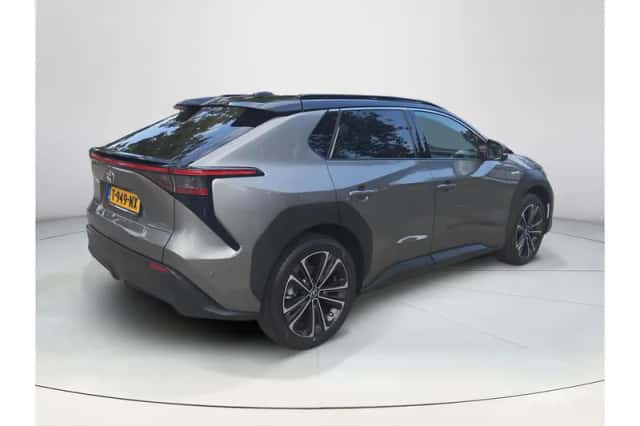 Toyota bZ4X (2023) thumbnail 5