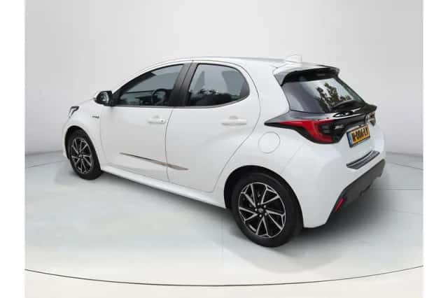 Toyota Yaris (2021) thumbnail 3