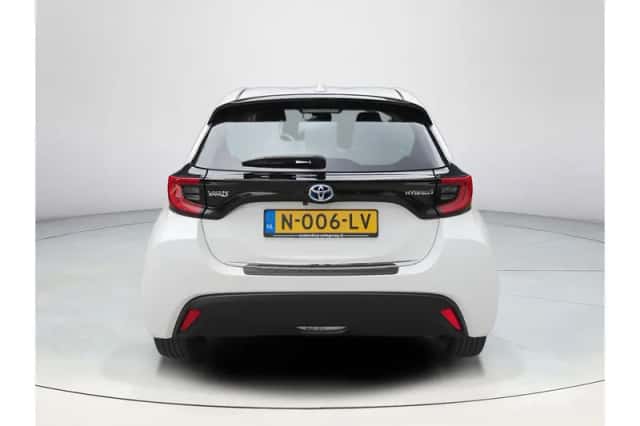 Toyota Yaris (2021) thumbnail 4