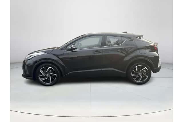 Toyota C-HR (2022) thumbnail 2