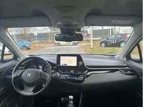 Toyota C-HR (2022) thumbnail 14