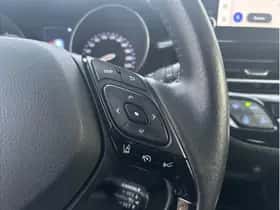 Toyota C-HR (2022) thumbnail 19