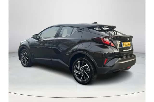Toyota C-HR (2022) thumbnail 3