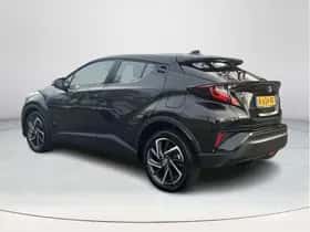 Toyota C-HR (2022) thumbnail 3
