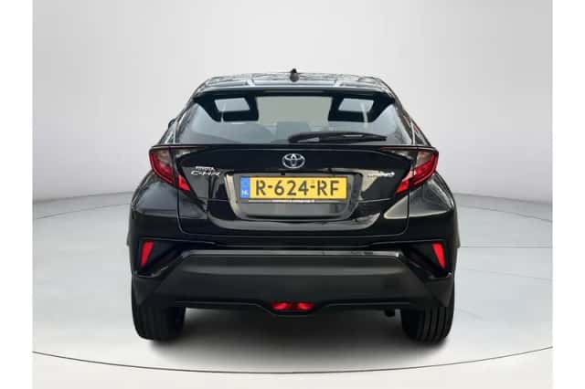 Toyota C-HR (2022) thumbnail 4