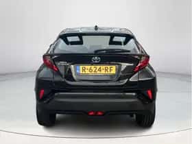 Toyota C-HR (2022) thumbnail 4