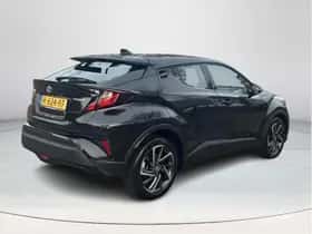 Toyota C-HR (2022) thumbnail 5