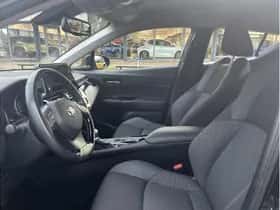 Toyota C-HR (2022) thumbnail 9