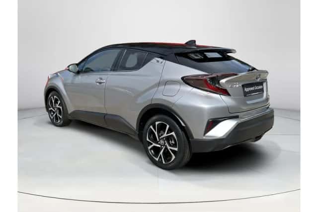 Toyota C-HR (2017) thumbnail 3