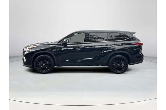 Toyota Highlander (2024) thumbnail 2