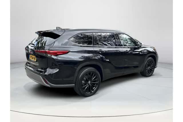 Toyota Highlander (2024) thumbnail 4
