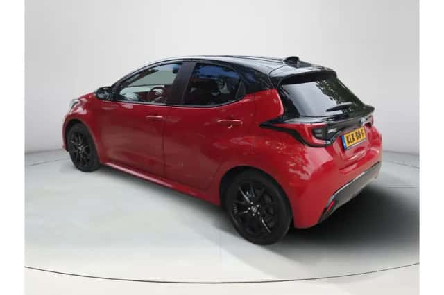 Toyota Yaris (2023) thumbnail 3