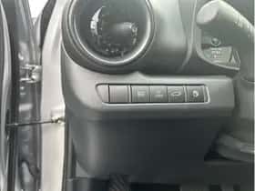 Toyota C-HR (2025) thumbnail 21