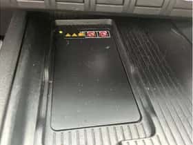 Toyota C-HR (2025) thumbnail 31