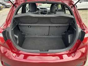 Toyota Yaris (2017) thumbnail 12