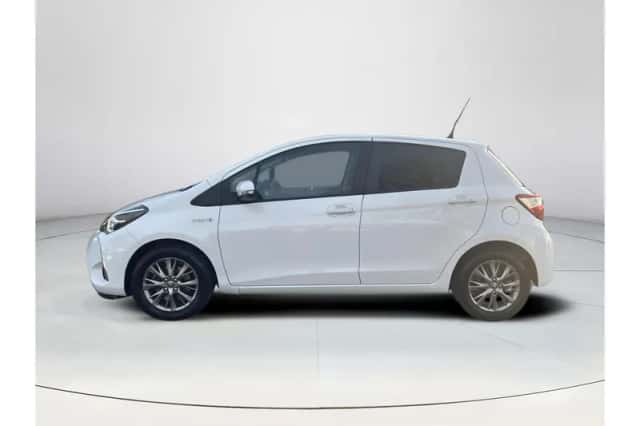 Toyota Yaris (2019) thumbnail 2