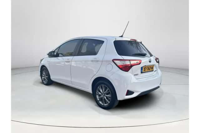 Toyota Yaris (2019) thumbnail 3