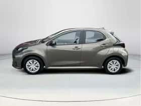 Toyota Yaris (2022) thumbnail 2