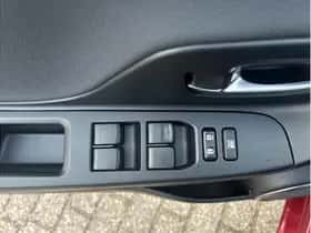 Toyota Yaris (2018) thumbnail 17
