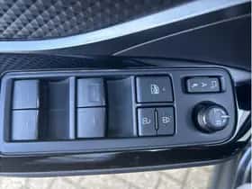Toyota C-HR (2023) thumbnail 19