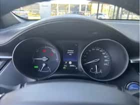 Toyota C-HR (2023) thumbnail 24