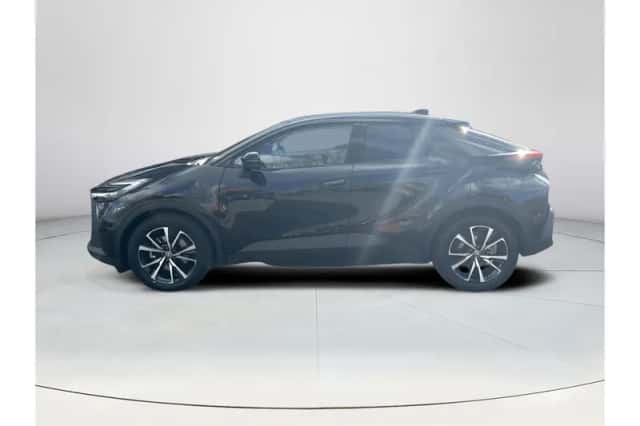 Toyota C-HR (2025) thumbnail 2