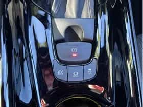Toyota C-HR (2021) thumbnail 29